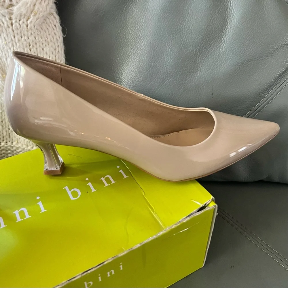 NIB $110 GIANNI BINI Rinna PATENT Pointed Toe KITTEN HEEL Nude PUMPS 9.5 - Picture 1 of 17
